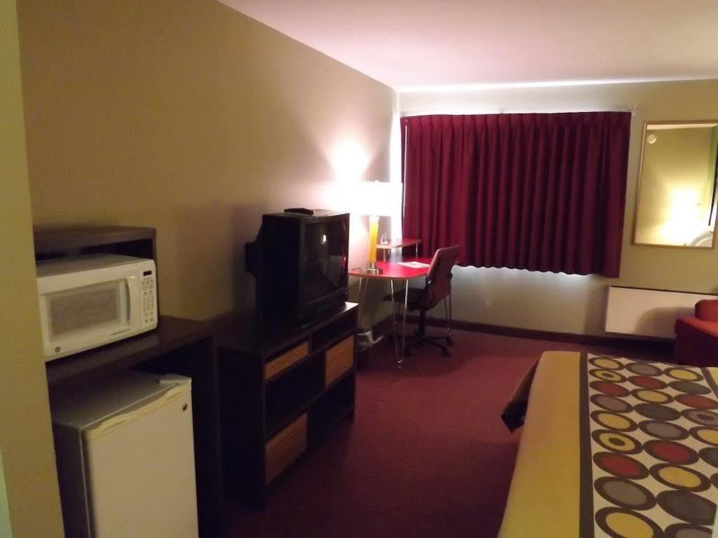Super 8 By Wyndham Sterling Co Hotel Exterior foto