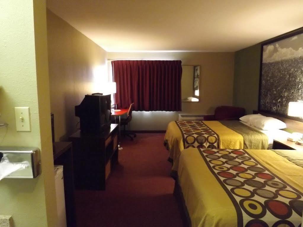 Super 8 By Wyndham Sterling Co Hotel Exterior foto
